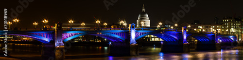 panorama-mostu-southwark-w-nocy
