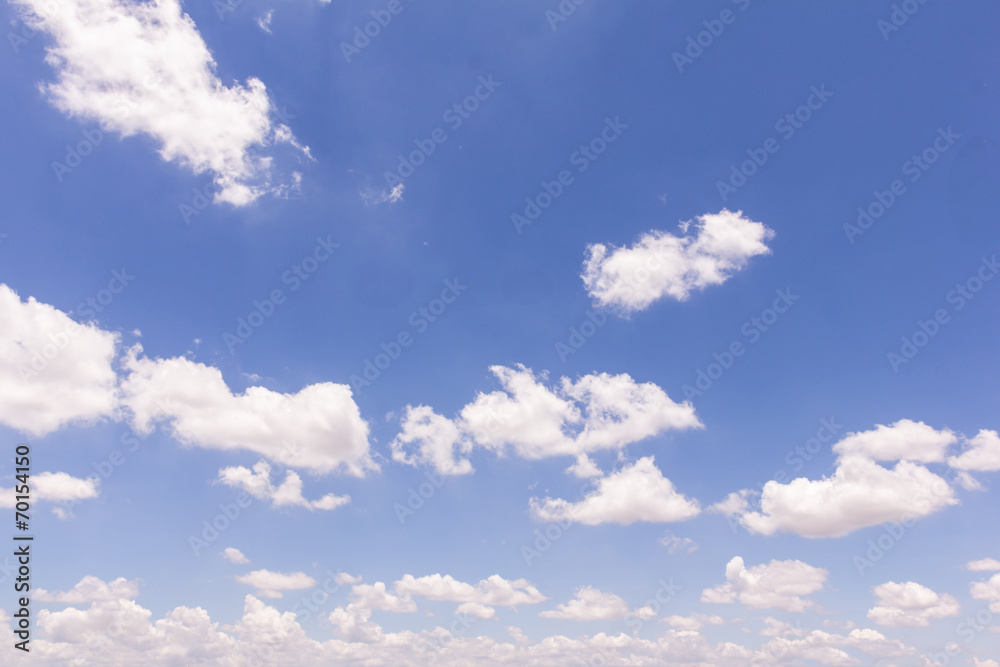 Obraz premium White fluffy clouds