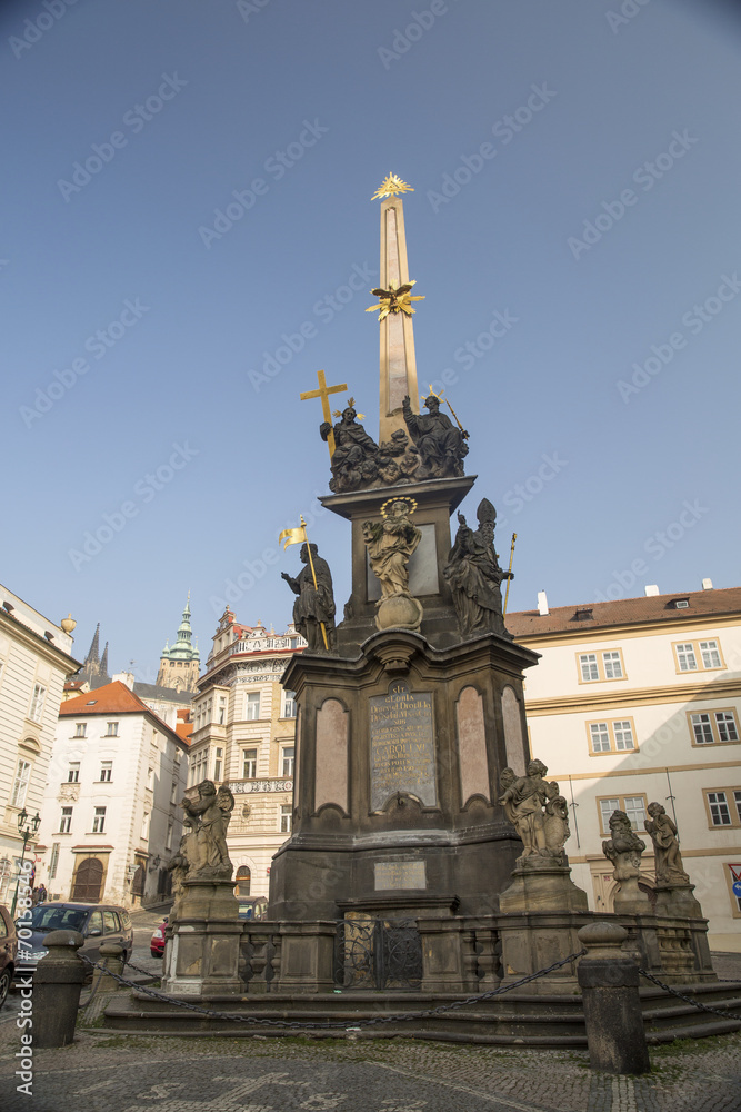 Obraz premium column with sculptures in Prague