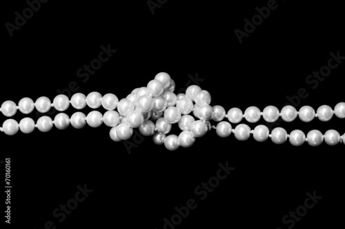 Double thread of pearls tied