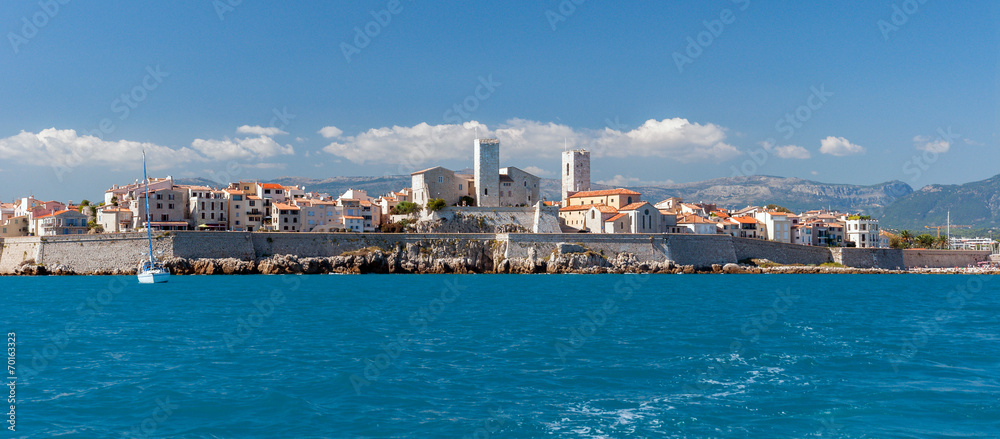 Fototapeta premium Antibes vu de la mer