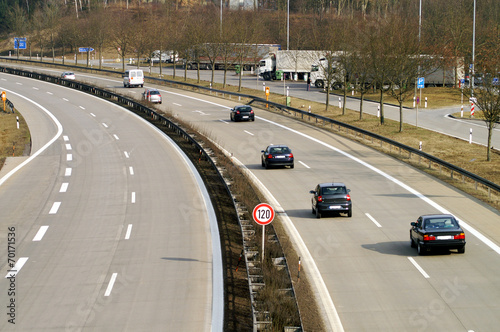 Zweispurige Autobahn © Thaut Images