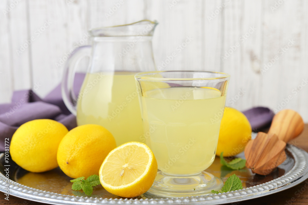 Fototapeta premium Lemon juice
