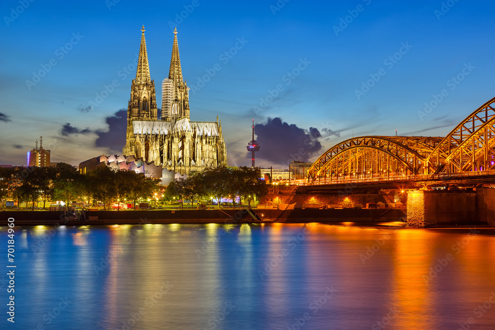 Obraz premium Cologne at night