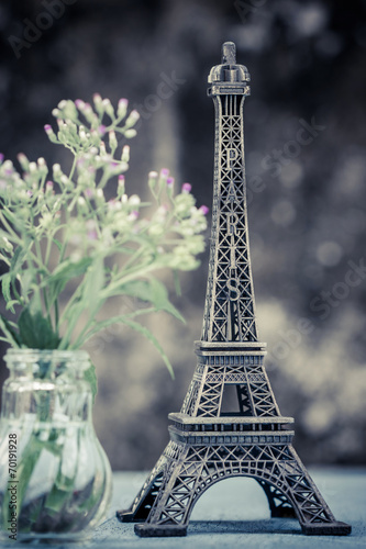 Fototapeta Naklejka Na Ścianę i Meble -  small eiffel tower and fresh grass flower