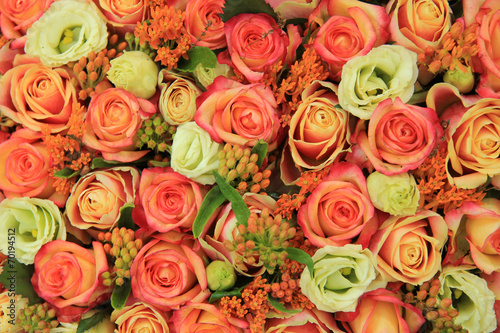 Orange and yellow roses in a bridal bouquet © Studio Porto Sabbia