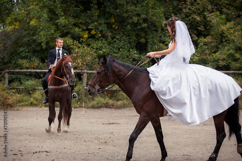 wedding couple on horses