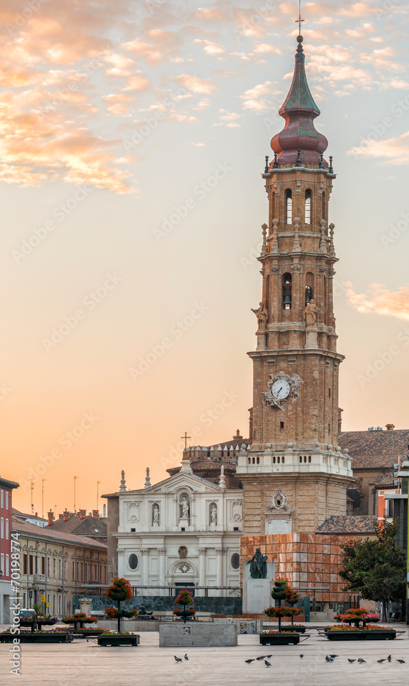 Naklejka premium Catedral de la Seo (San Salvador) in Zaragoza. Aragon. Spain