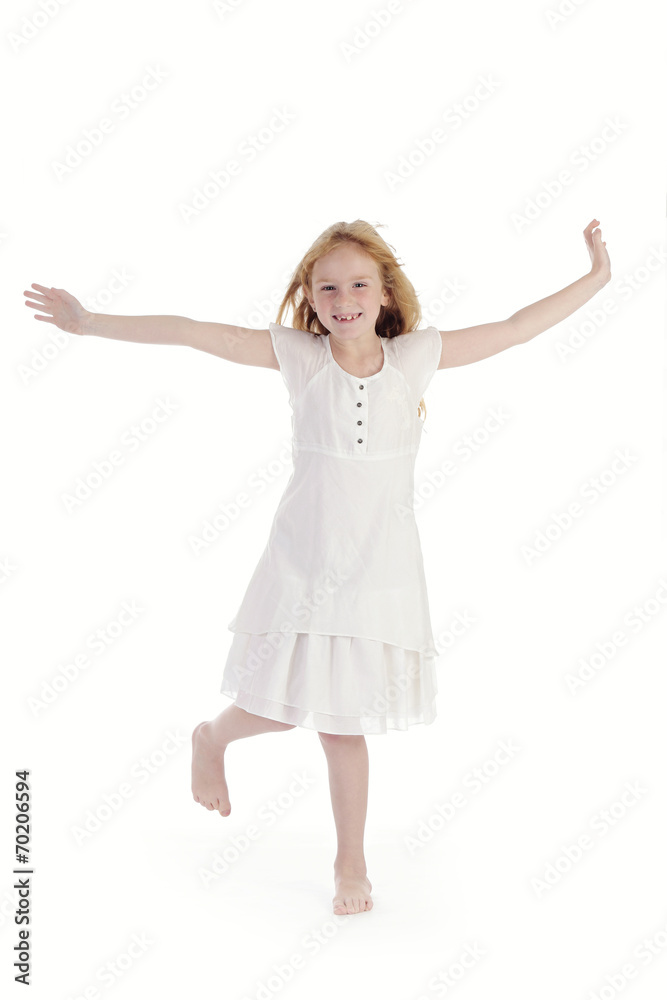 Fototapeta premium petite fille rousse heureuse