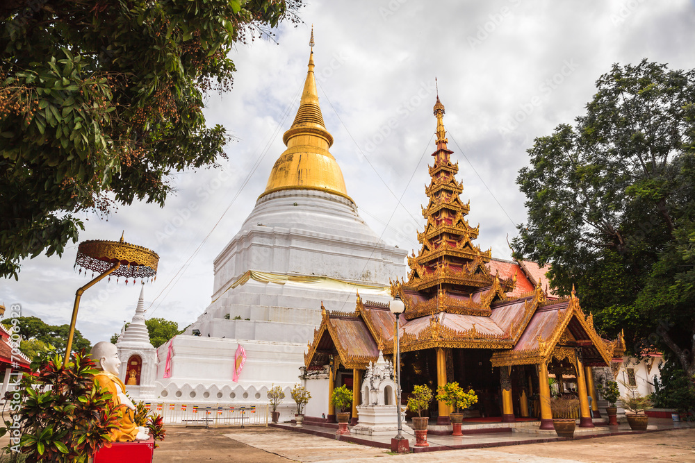 Naklejka premium Ancient golden pagoda and myanmar style viharn