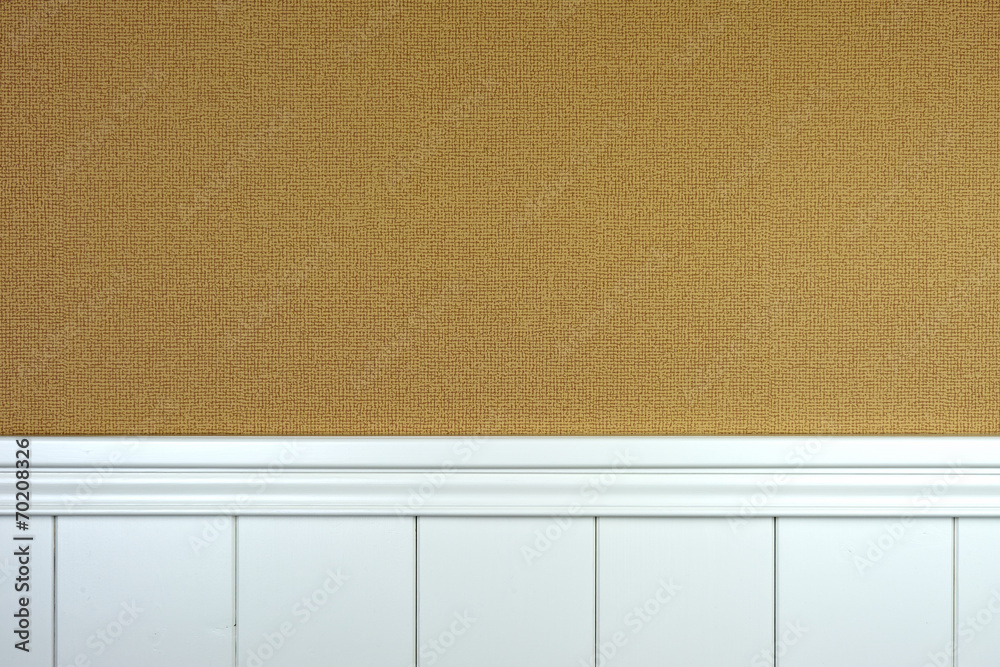 Täfelung mit Tapete karamell-braun - Hintergrund Stock Photo | Adobe Stock