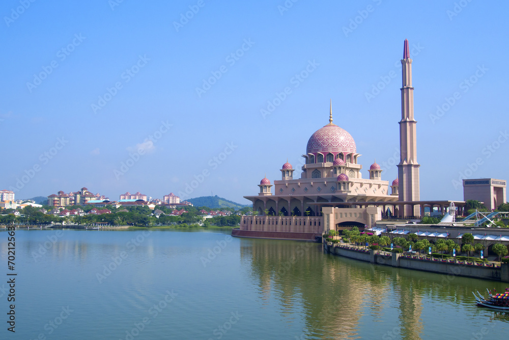 Naklejka premium Putra Mosque in Putrajaya, Malaysia