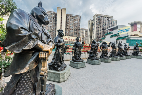 Foto Chinese Zodiac statues Sik Sik Yuen Wong Tai Sin Temple Kowloon