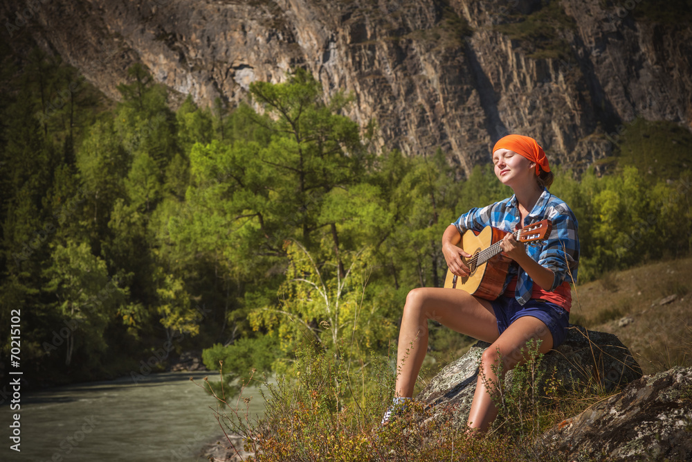 Naklejka premium tourist girl playing a guitar