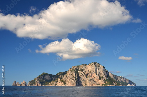 Malowniczy letni pejzaż wyspy Capri we Włoszech © Darios