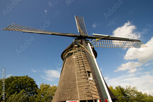 mulini a vento edam città famosa per il suo  formaggio olanda photo