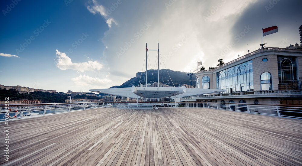 Naklejka premium Empty wooden pier