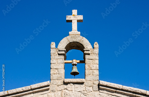 Tableau sur toile Kirchenkreuz mit Glocke - Sardinien