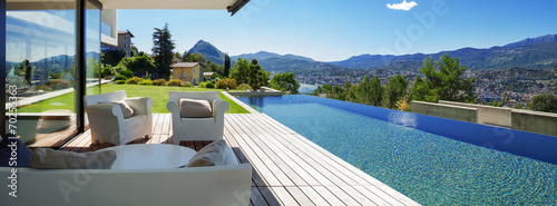 Pool and modern house © alexandre zveiger