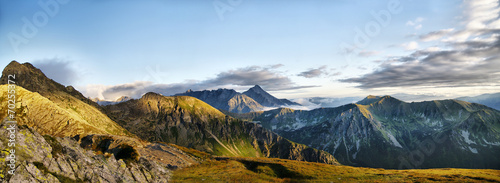 Piękna panorama Tatr w okolicach Świnicy
