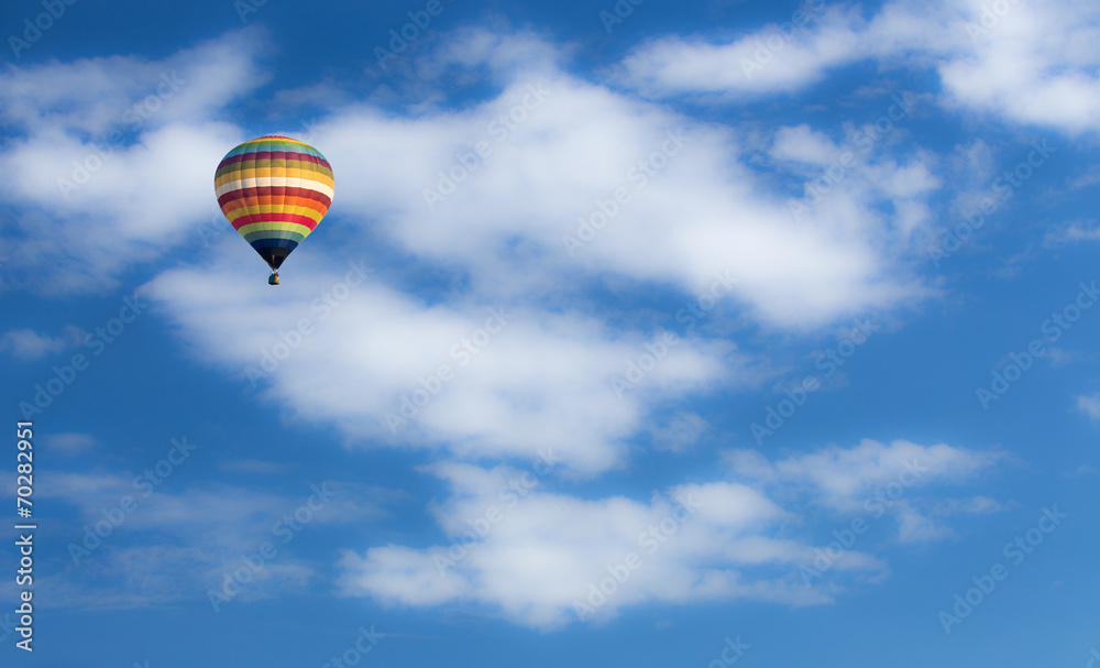 Fototapeta premium Hot air balloon over blue sky