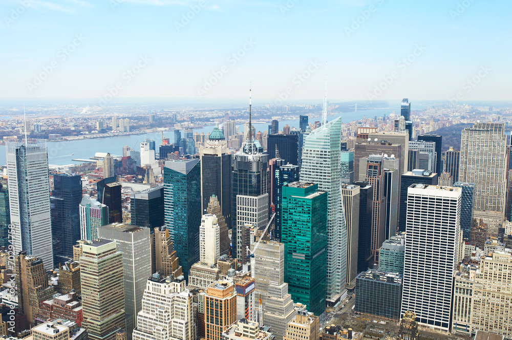 Fototapeta premium Cityscape view of Manhattan from Empire State Building