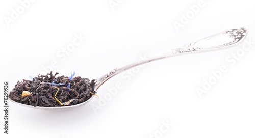 Foto Earl grey tea with calendula, cornflowers in the silver spoon