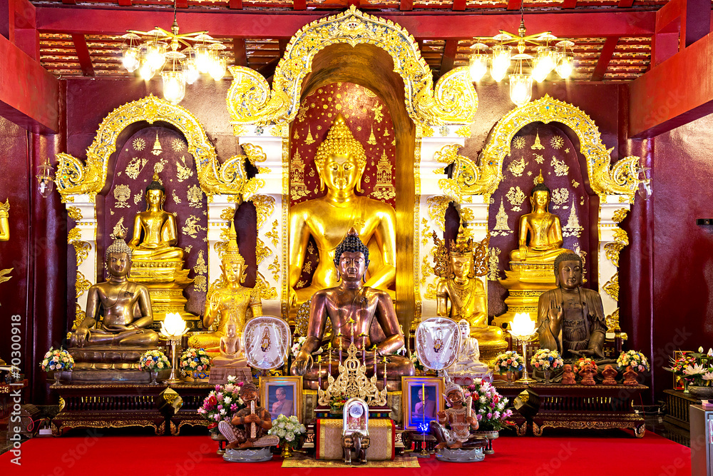 golden sitting buddha