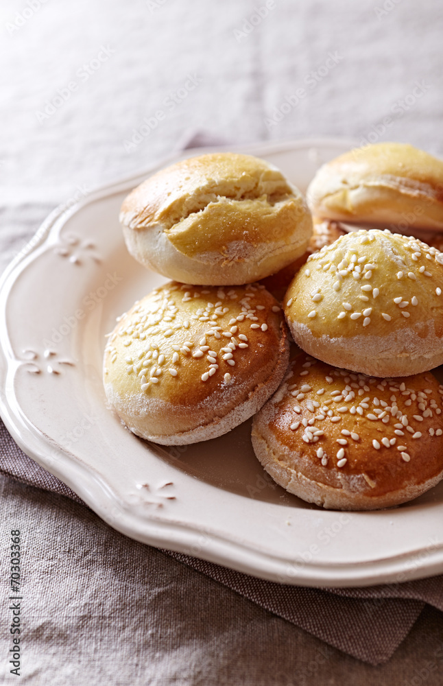Fresh homemade scones on a plate (Great Britain) Fresh homemade scones on a plate (Great Britain)