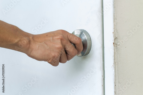 hand open door knob