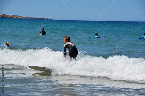 practicando surf