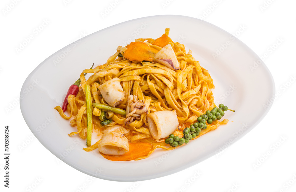 Fried noodles with calamari