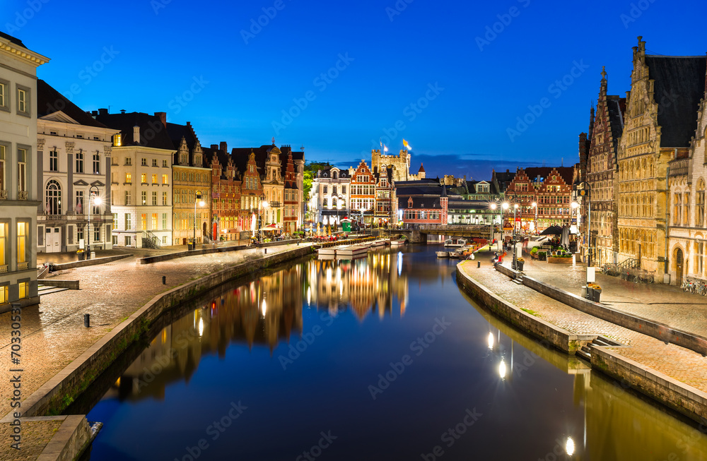 Obraz premium Graslei in Ghent, twiligh Belgium