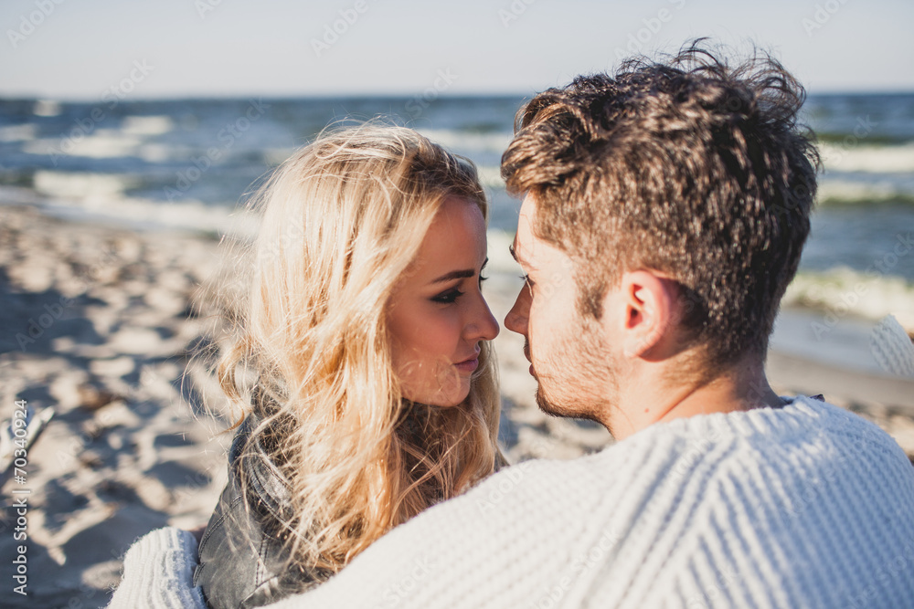 Fototapeta premium happy couple at the beach