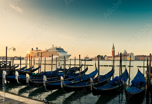 Gondolas on the background of the huge cruise ship in Venice's G © Valeri Luzina