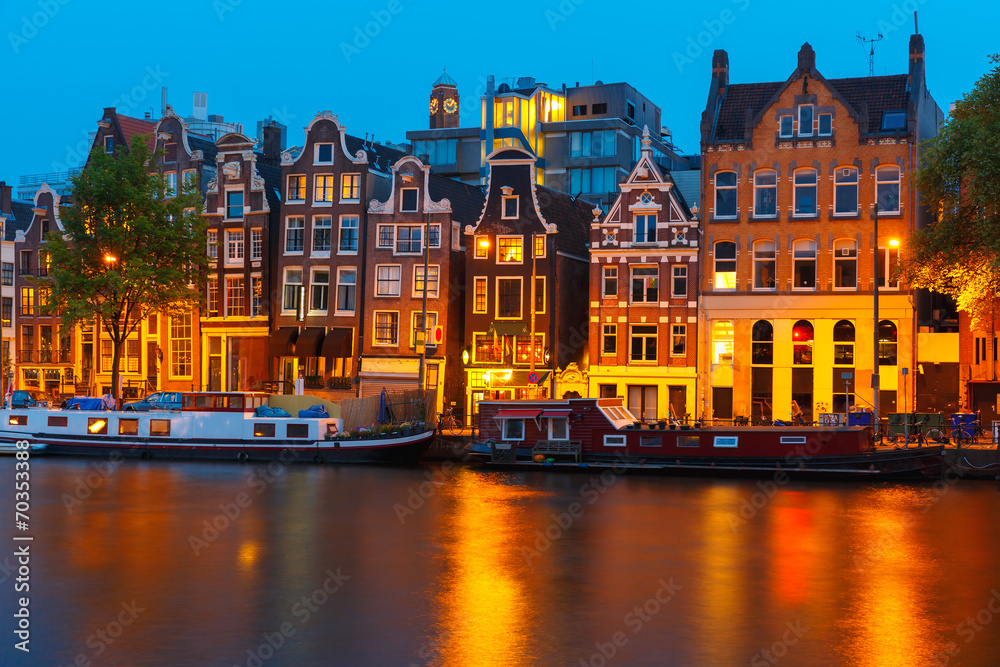 Naklejka premium Night city view of Amsterdam canal with dutch houses