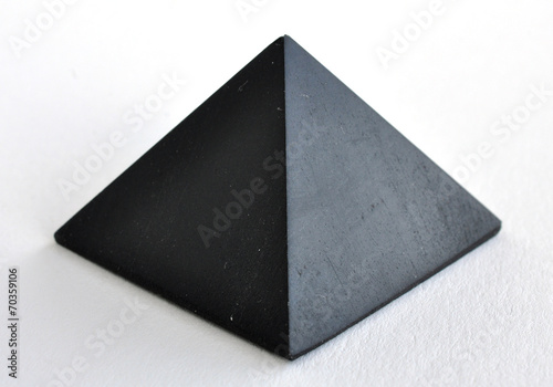 mineral - Pyramid Shungites