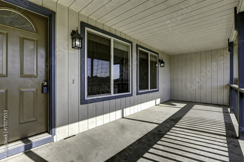 Large entrance porch with concrete floor