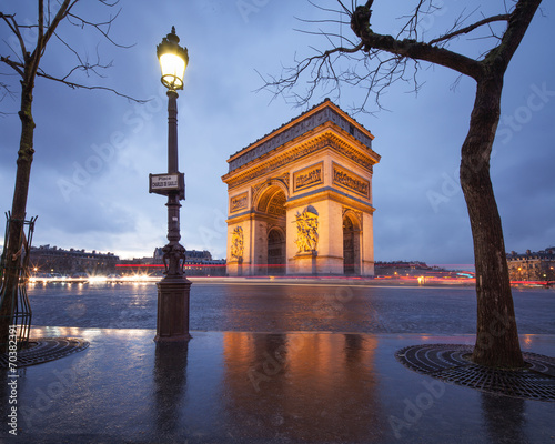 Arc de Triomphe in Paris Frankreich photo