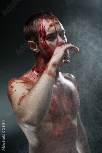 Canvas-taulu Gory man.Studio portrait