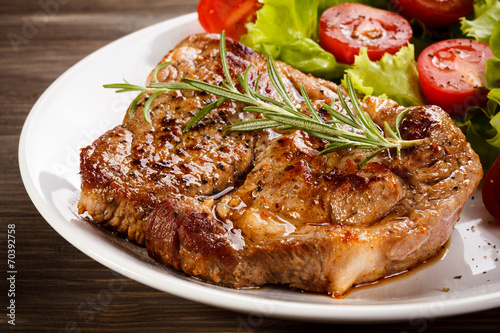 Grilled steak and vegetable salad
