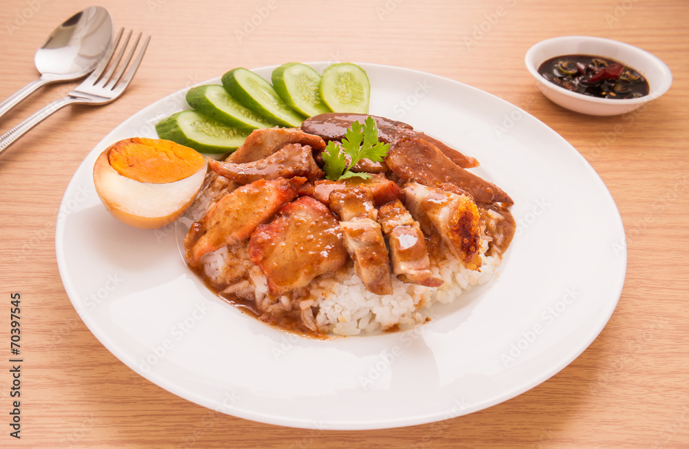 Roasted red pork with sweet gravy and rice