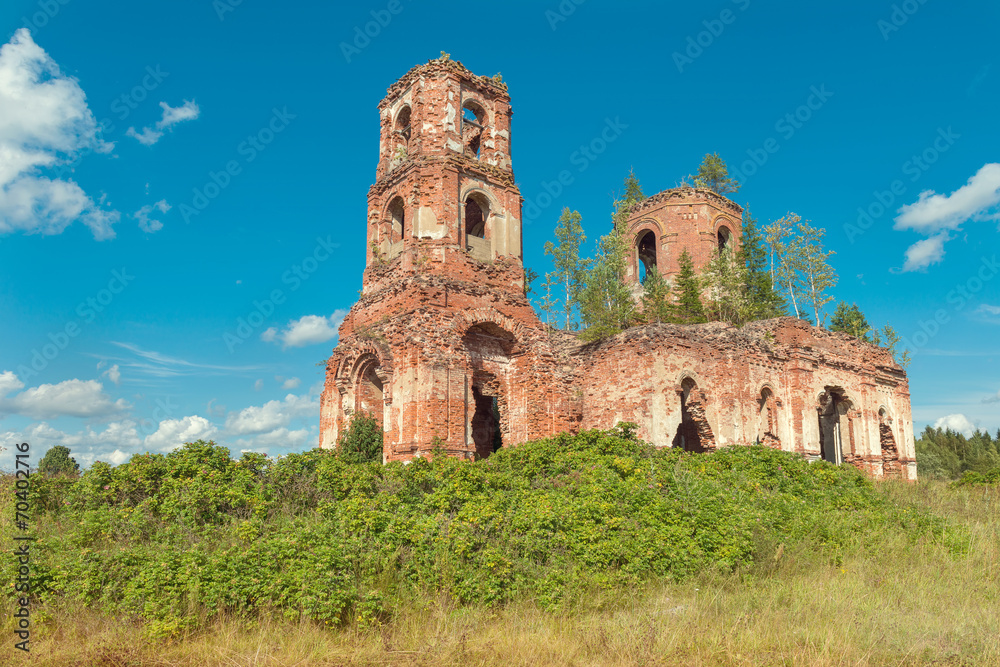 Ruined Church of Our Lady of Kazan. Village Russian Noviki. Russ