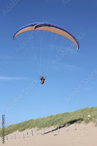Paraglider an der Küste