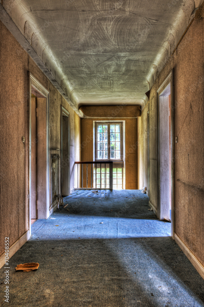Fototapeta premium Dilapidated corridor in an abandoned house