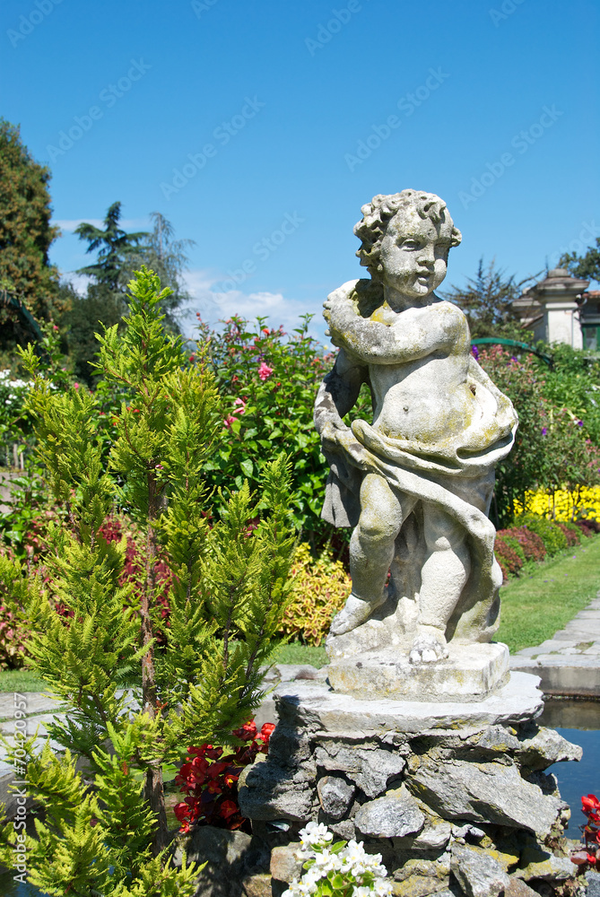 Garden with sculture