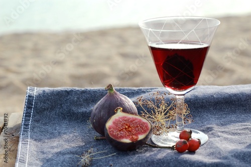 Figs and red wine