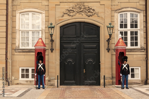 königliche Wache am Schloss Amalienborg in Kopenhagen