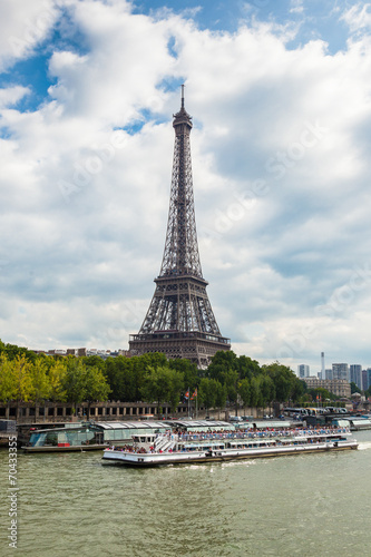The Eiffel Tower and seine river in Paris, France © Samuel B.