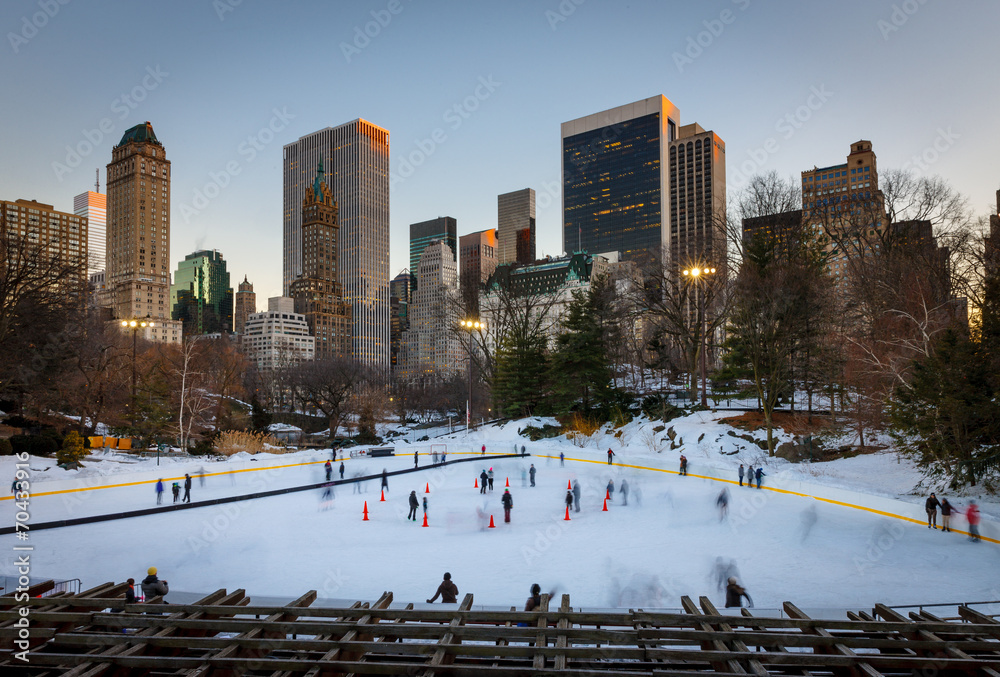 Obraz premium Ice skating in New York City
